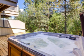Walk to Ski Lifts Townhome with Hot Tub in Keystone